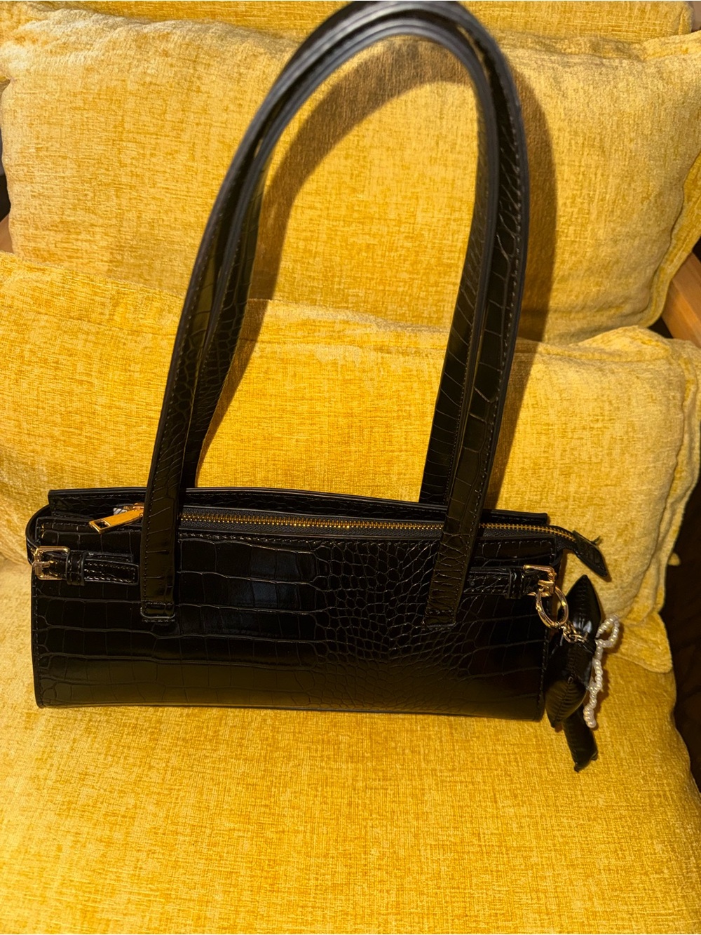 Black Croc-Embossed Shoulder Bag - Sleek Women's Handbag